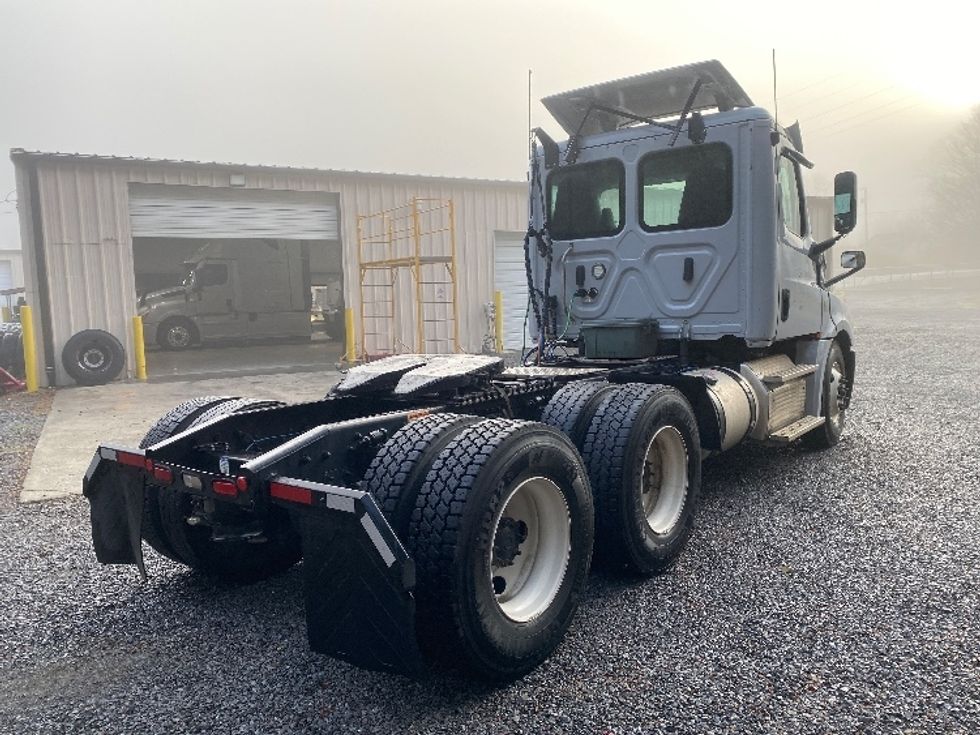 Day Cab Tractor-Heavy Duty Tractors-Freightliner-2019-T12664ST-Cleveland-TN-408,785\n\t\tmiles-$ 41,500 - Image 6