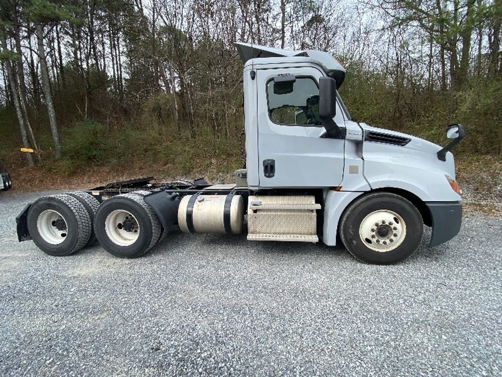 Day Cab Tractor-Heavy Duty Tractors-Freightliner-2019-T12664ST-Cleveland-TN-408,785\n\t\tmiles-$ 41,500 - Image 7
