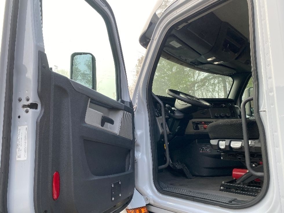 Day Cab Tractor-Heavy Duty Tractors-Freightliner-2019-T12664ST-Cleveland-TN-408,785\n\t\tmiles-$ 41,500 - Image 8