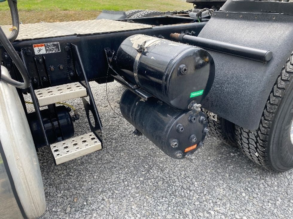 Day Cab Tractor-Heavy Duty Tractors-Freightliner-2019-T12664ST-Cleveland-TN-484,695\n\t\tmiles-$ 39,500 - Image 17