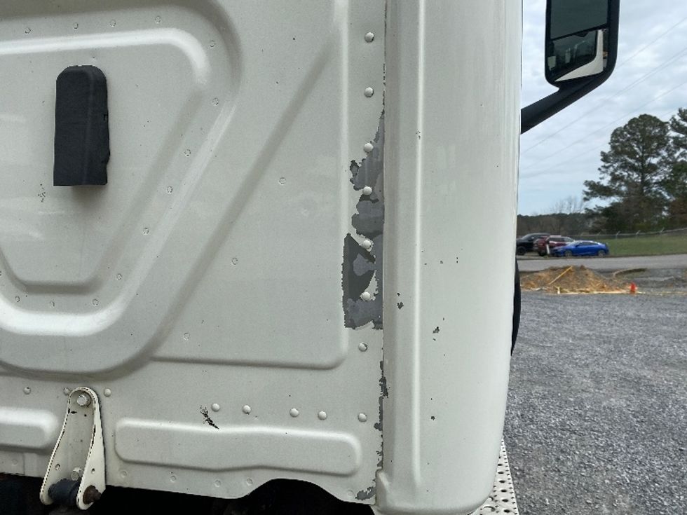 Day Cab Tractor-Heavy Duty Tractors-Freightliner-2019-T12664ST-Cleveland-TN-484,695\n\t\tmiles-$ 39,500 - Image 19