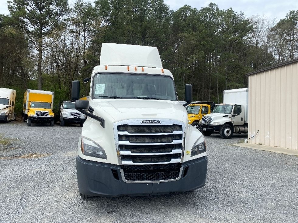 Day Cab Tractor-Heavy Duty Tractors-Freightliner-2019-T12664ST-Cleveland-TN-484,695\n\t\tmiles-$ 39,500 - Image 2