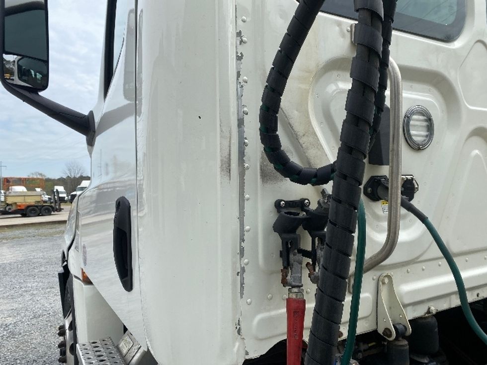 Day Cab Tractor-Heavy Duty Tractors-Freightliner-2019-T12664ST-Cleveland-TN-484,695\n\t\tmiles-$ 39,500 - Image 21