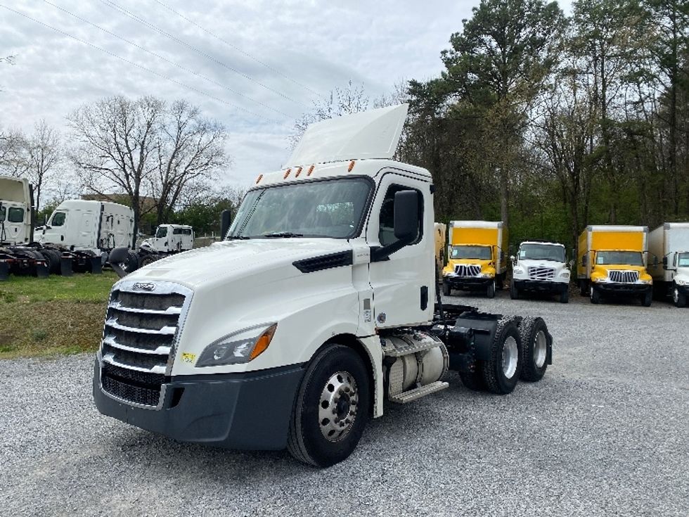 Day Cab Tractor-Heavy Duty Tractors-Freightliner-2019-T12664ST-Cleveland-TN-484,695\n\t\tmiles-$ 39,500 - Image 3