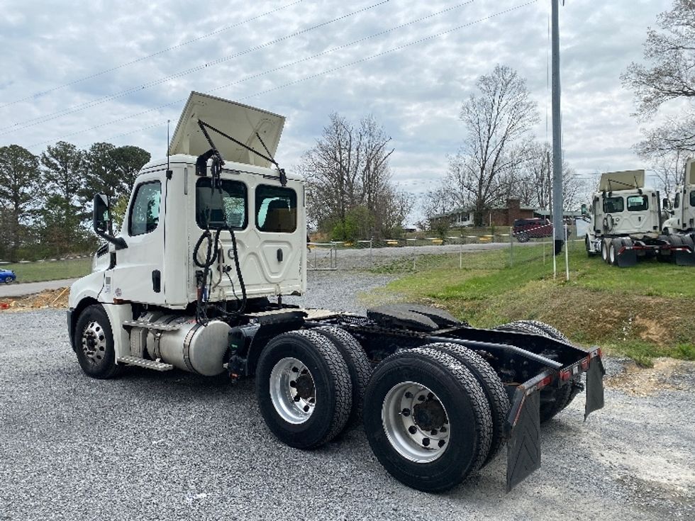 Day Cab Tractor-Heavy Duty Tractors-Freightliner-2019-T12664ST-Cleveland-TN-484,695\n\t\tmiles-$ 39,500 - Image 5