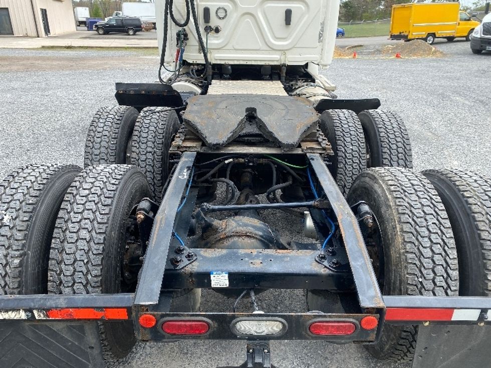 Day Cab Tractor-Heavy Duty Tractors-Freightliner-2019-T12664ST-Cleveland-TN-484,695\n\t\tmiles-$ 39,500 - Image 6