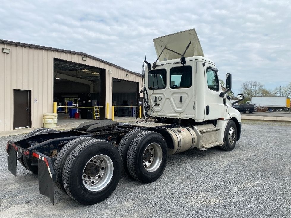Day Cab Tractor-Heavy Duty Tractors-Freightliner-2019-T12664ST-Cleveland-TN-484,695\n\t\tmiles-$ 39,500 - Image 7