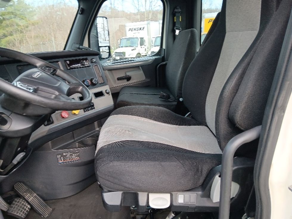 Day Cab Tractor-Heavy Duty Tractors-Freightliner-2019-T12664ST-Cleveland-TN-543,354\n\t\tmiles-$ 42,750 - Image 10