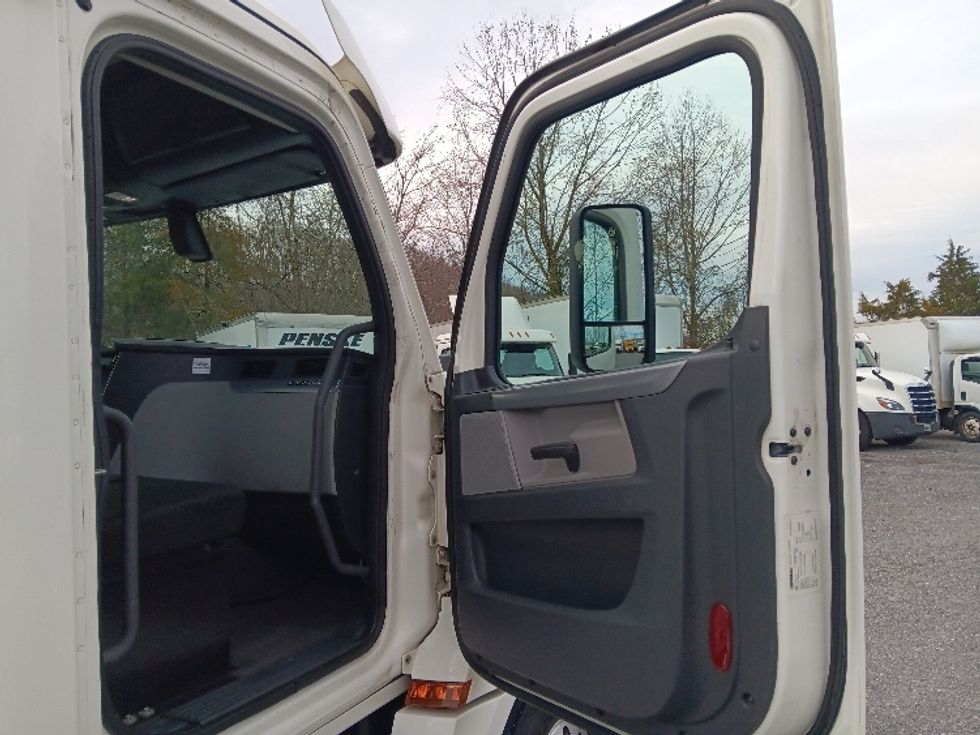 Day Cab Tractor-Heavy Duty Tractors-Freightliner-2019-T12664ST-Cleveland-TN-543,354\n\t\tmiles-$ 42,750 - Image 12