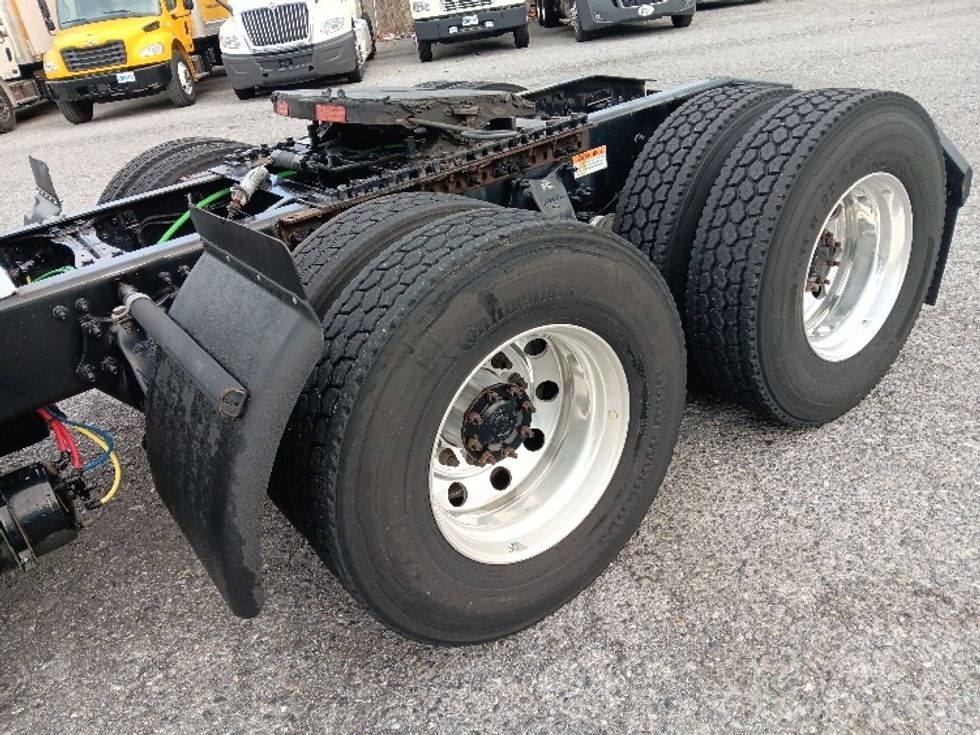 Day Cab Tractor-Heavy Duty Tractors-Freightliner-2019-T12664ST-Cleveland-TN-543,354\n\t\tmiles-$ 42,750 - Image 17