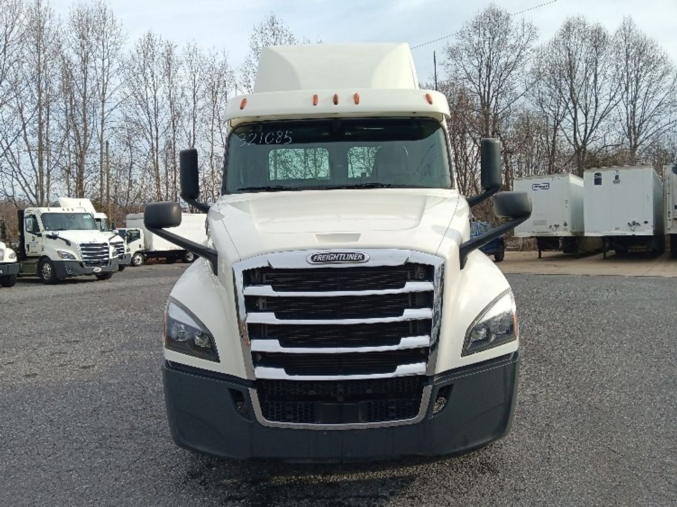 Day Cab Tractor-Heavy Duty Tractors-Freightliner-2019-T12664ST-Cleveland-TN-543,354\n\t\tmiles-$ 42,750 - Image 2