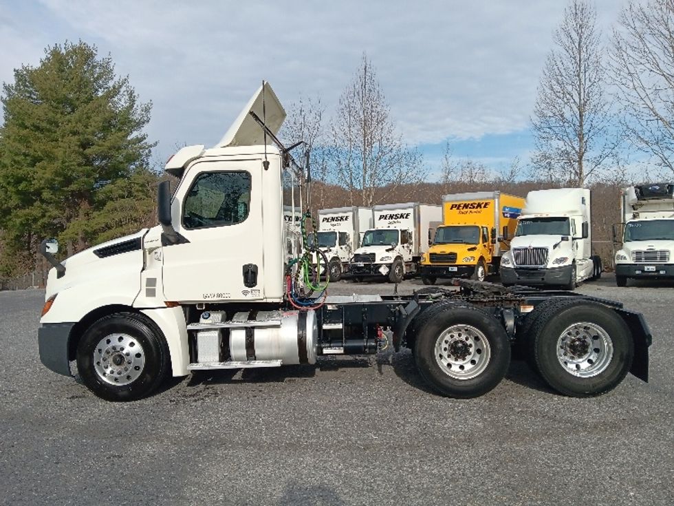 Day Cab Tractor-Heavy Duty Tractors-Freightliner-2019-T12664ST-Cleveland-TN-543,354\n\t\tmiles-$ 42,750 - Image 4