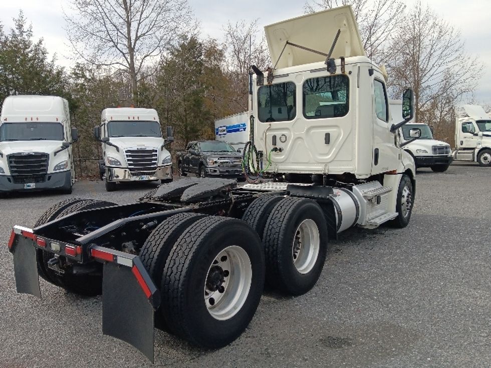 Day Cab Tractor-Heavy Duty Tractors-Freightliner-2019-T12664ST-Cleveland-TN-543,354\n\t\tmiles-$ 42,750 - Image 7