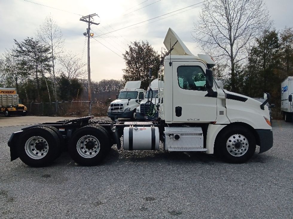 Day Cab Tractor-Heavy Duty Tractors-Freightliner-2019-T12664ST-Cleveland-TN-543,354\n\t\tmiles-$ 42,750 - Image 8