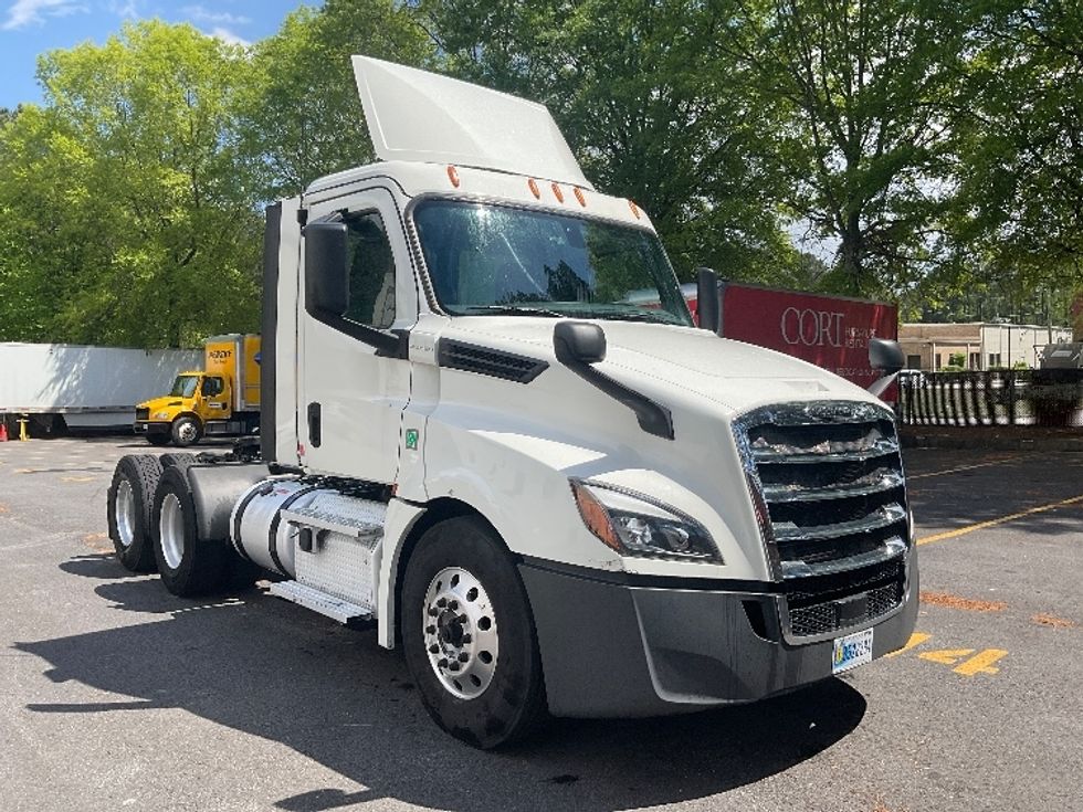 Day Cab Tractor-Heavy Duty Tractors-Freightliner-2019-T12664ST-Cleveland-TN-685,901\n\t\tmiles-$ 27,000 - Image 1