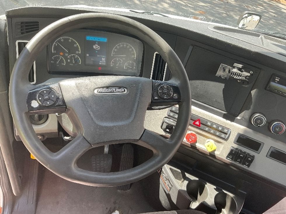 Day Cab Tractor-Heavy Duty Tractors-Freightliner-2019-T12664ST-Cleveland-TN-685,901\n\t\tmiles-$ 27,000 - Image 11