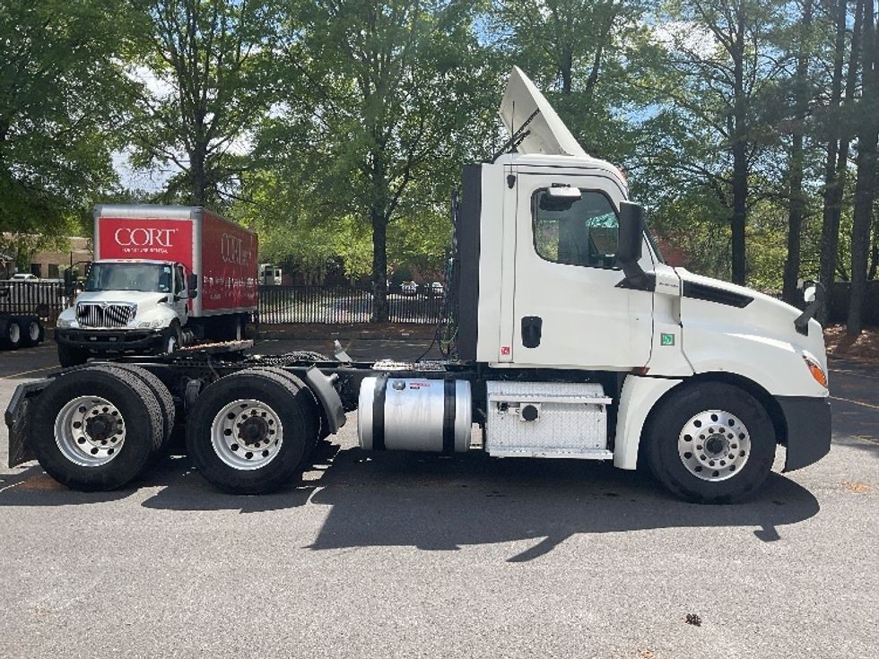 Day Cab Tractor-Heavy Duty Tractors-Freightliner-2019-T12664ST-Cleveland-TN-685,901\n\t\tmiles-$ 27,000 - Image 8