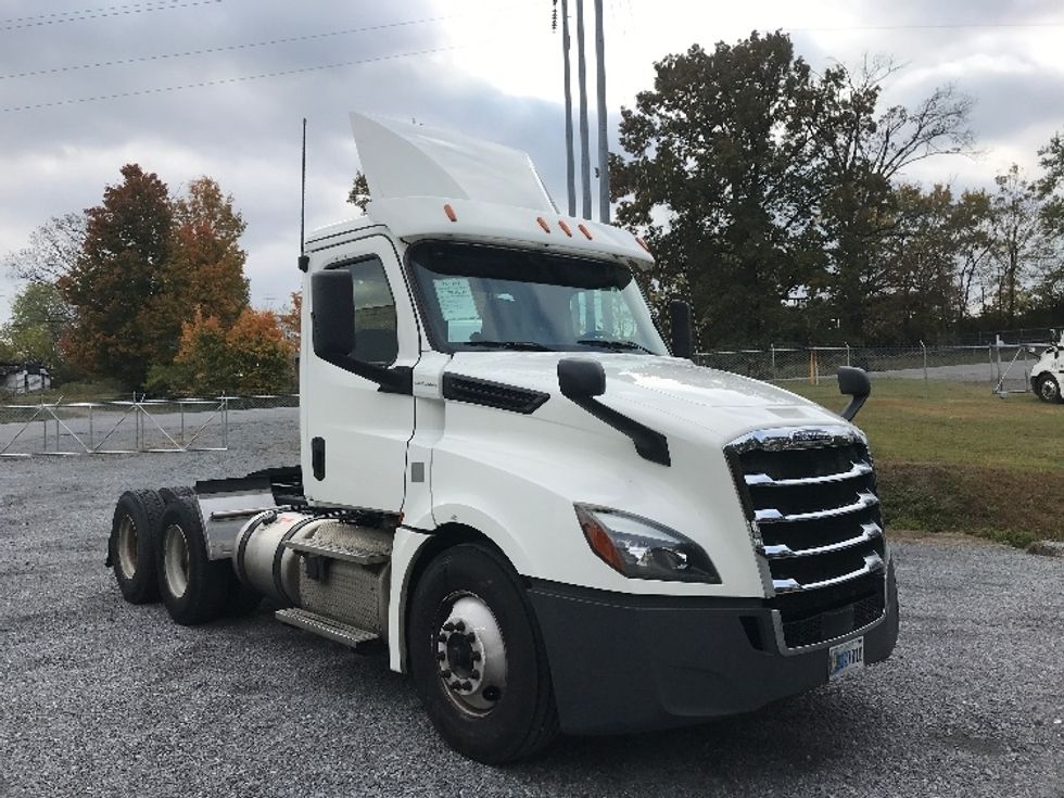 Day Cab Tractor-Heavy Duty Tractors-Freightliner-2019-T12664ST-Cleveland-TN-785,023\n\t\tmiles-$ 26,750 - Image 1