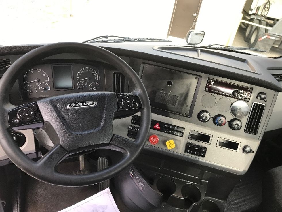 Day Cab Tractor-Heavy Duty Tractors-Freightliner-2019-T12664ST-Cleveland-TN-785,023\n\t\tmiles-$ 26,750 - Image 11