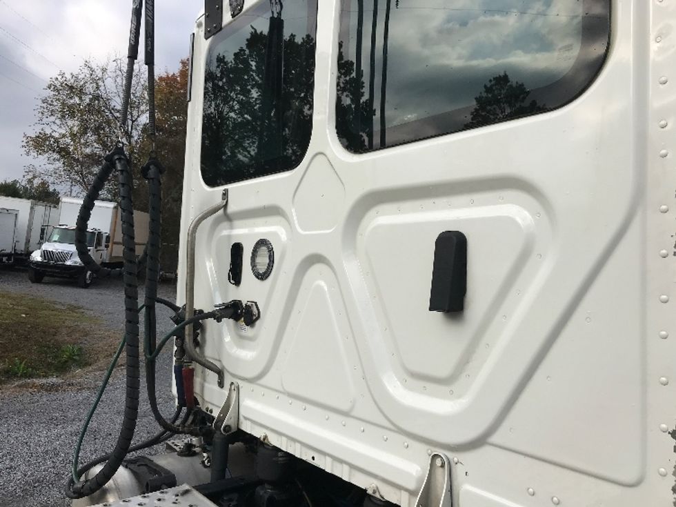 Day Cab Tractor-Heavy Duty Tractors-Freightliner-2019-T12664ST-Cleveland-TN-785,023\n\t\tmiles-$ 26,750 - Image 17