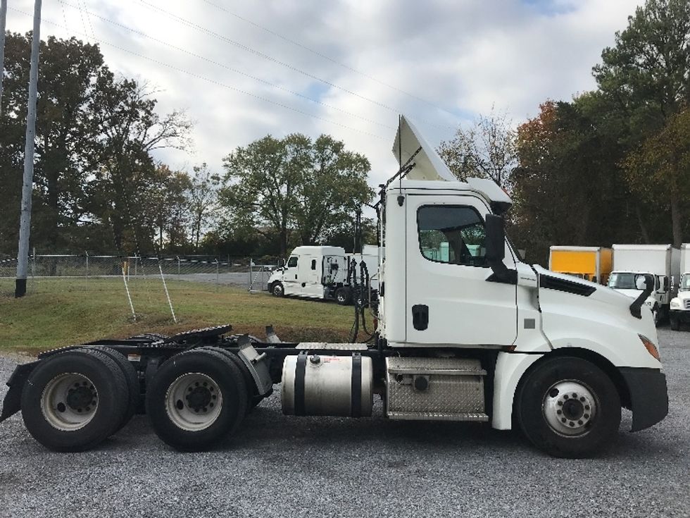 Day Cab Tractor-Heavy Duty Tractors-Freightliner-2019-T12664ST-Cleveland-TN-785,023\n\t\tmiles-$ 26,750 - Image 8