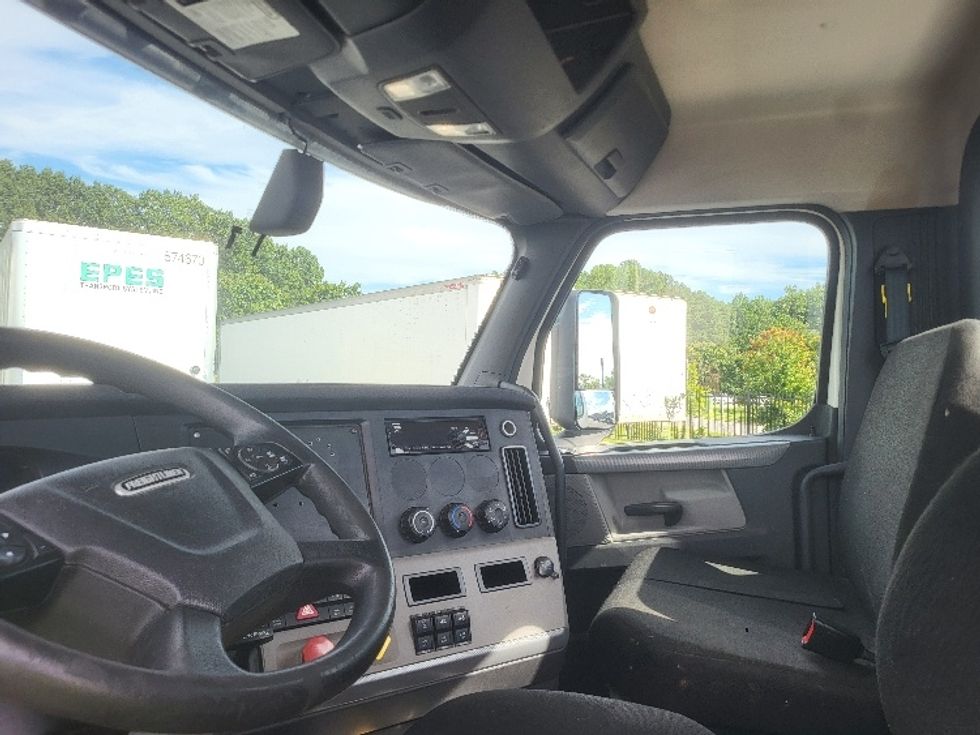Day Cab Tractor-Heavy Duty Tractors-Freightliner-2019-T12664ST-Concord-NC-432,671\n\t\tmiles-$ 46,250 - Image 10