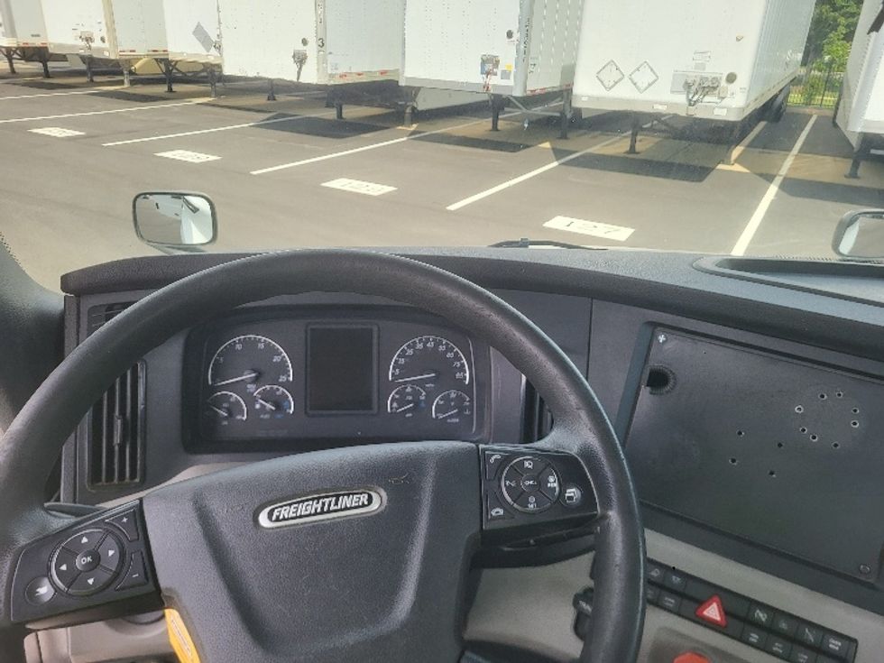 Day Cab Tractor-Heavy Duty Tractors-Freightliner-2019-T12664ST-Concord-NC-432,671\n\t\tmiles-$ 46,250 - Image 11