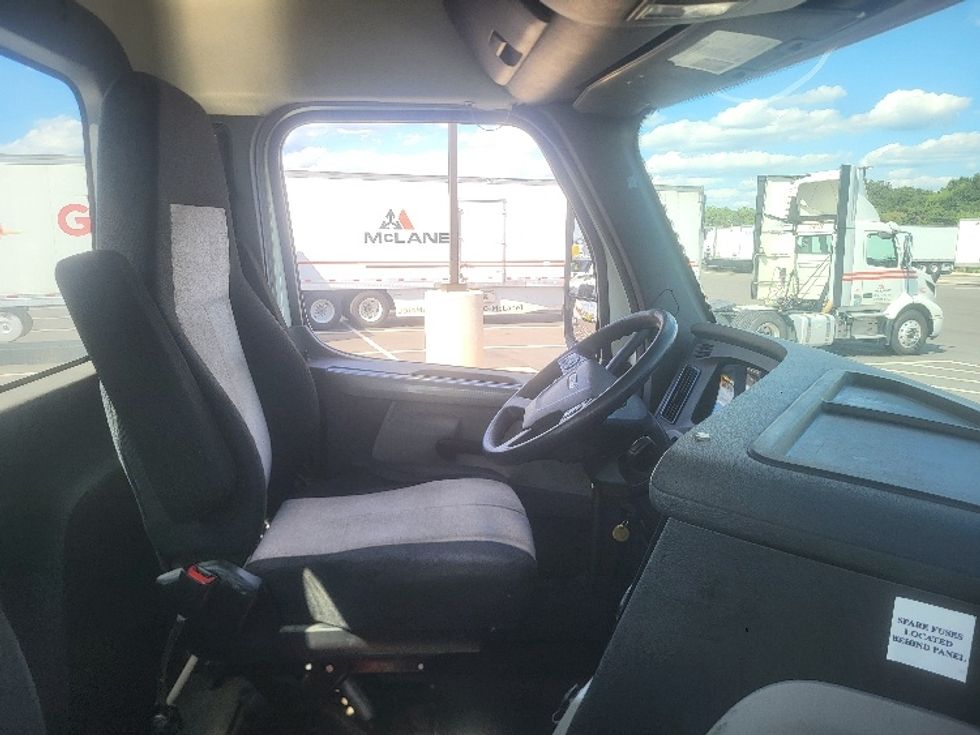 Day Cab Tractor-Heavy Duty Tractors-Freightliner-2019-T12664ST-Concord-NC-432,671\n\t\tmiles-$ 46,250 - Image 14