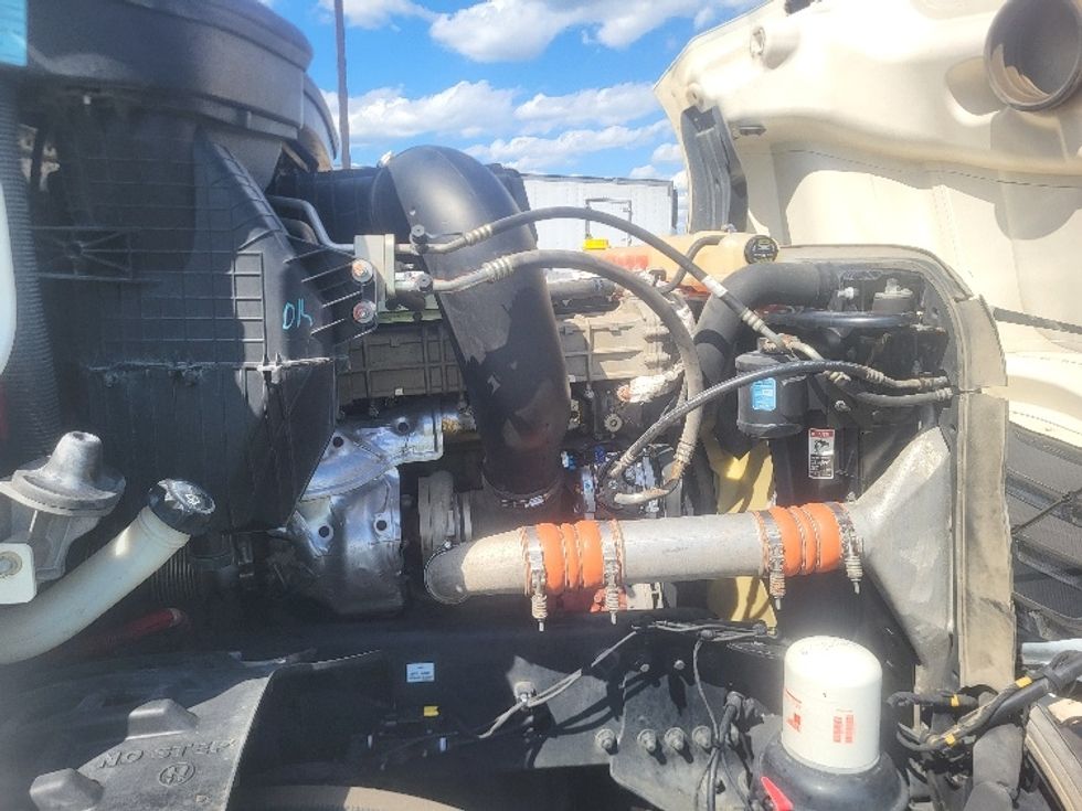 Day Cab Tractor-Heavy Duty Tractors-Freightliner-2019-T12664ST-Concord-NC-432,671\n\t\tmiles-$ 46,250 - Image 15