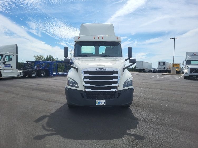 2019 Freightliner Cascadia 126" Day cab photo 2