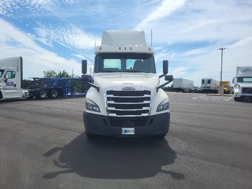 Day Cab Tractor-Heavy Duty Tractors-Freightliner-2019-T12664ST-Concord-NC-432,671\n\t\tmiles-$ 46,250 - Image 2