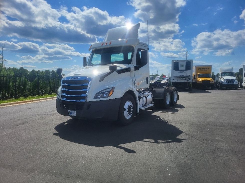 Day Cab Tractor-Heavy Duty Tractors-Freightliner-2019-T12664ST-Concord-NC-432,671\n\t\tmiles-$ 46,250 - Image 3