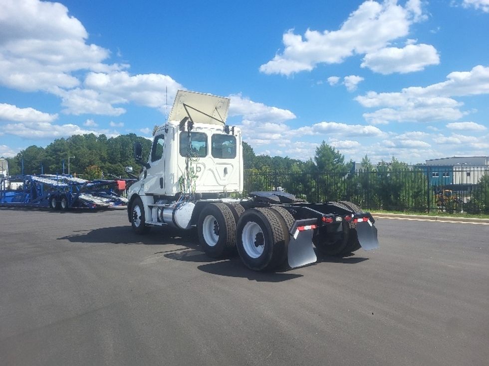 Day Cab Tractor-Heavy Duty Tractors-Freightliner-2019-T12664ST-Concord-NC-432,671\n\t\tmiles-$ 46,250 - Image 5