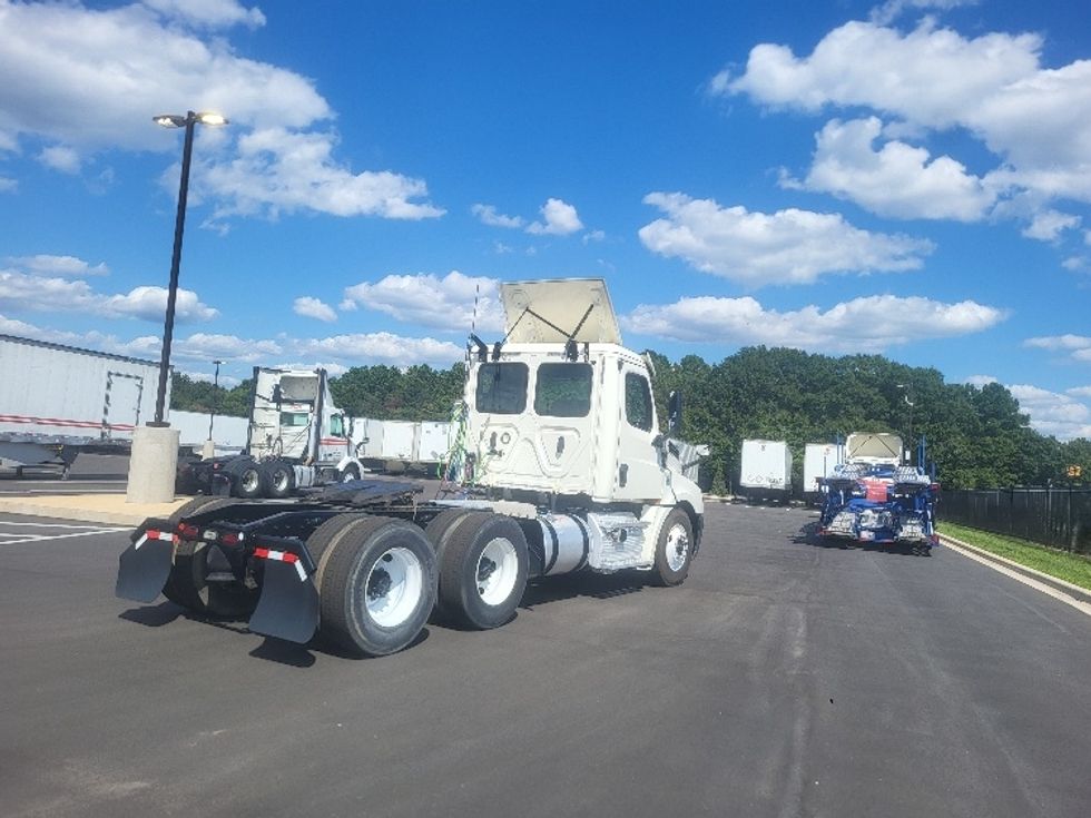 Day Cab Tractor-Heavy Duty Tractors-Freightliner-2019-T12664ST-Concord-NC-432,671\n\t\tmiles-$ 46,250 - Image 7