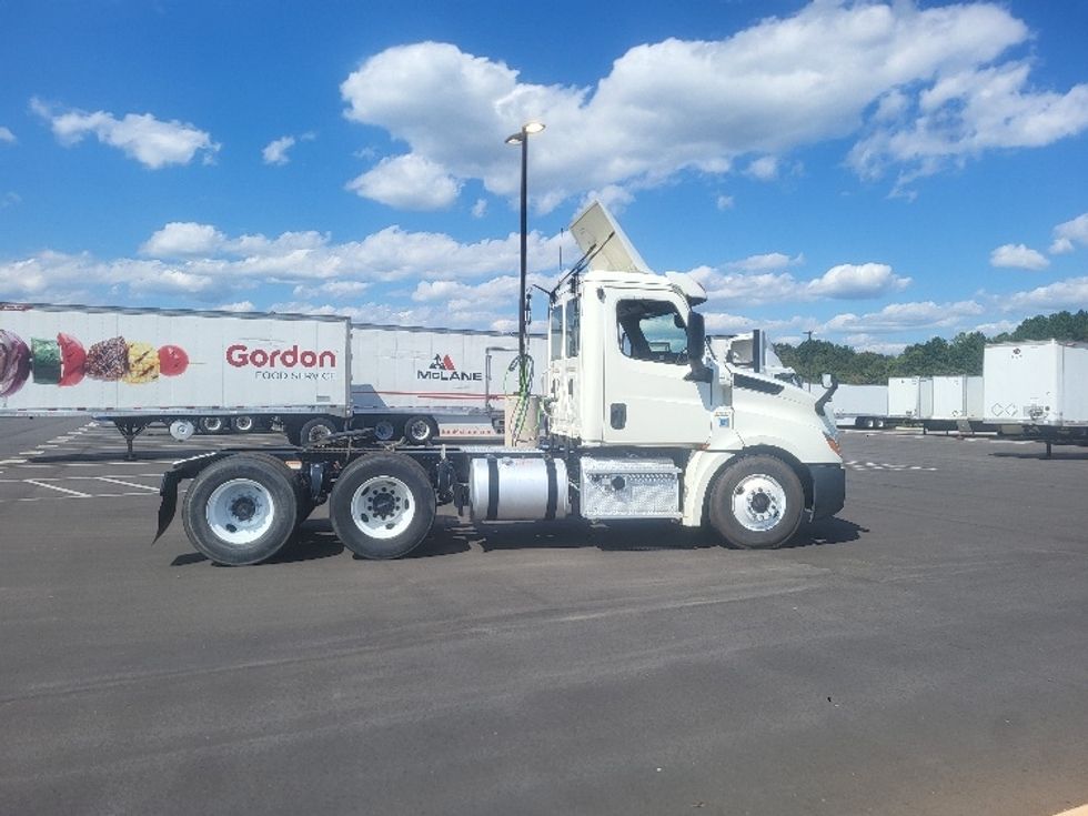 Day Cab Tractor-Heavy Duty Tractors-Freightliner-2019-T12664ST-Concord-NC-432,671\n\t\tmiles-$ 46,250 - Image 8