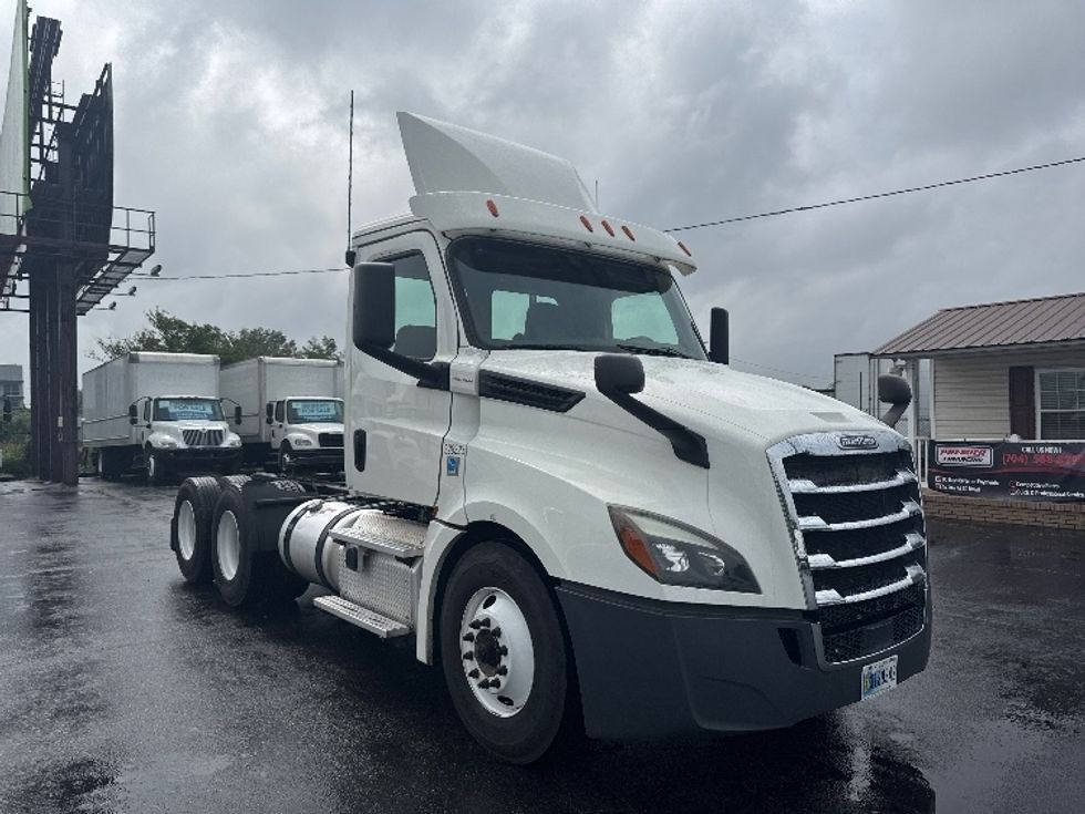 2020 Freightliner Cascadia 126" Day cab photo 18