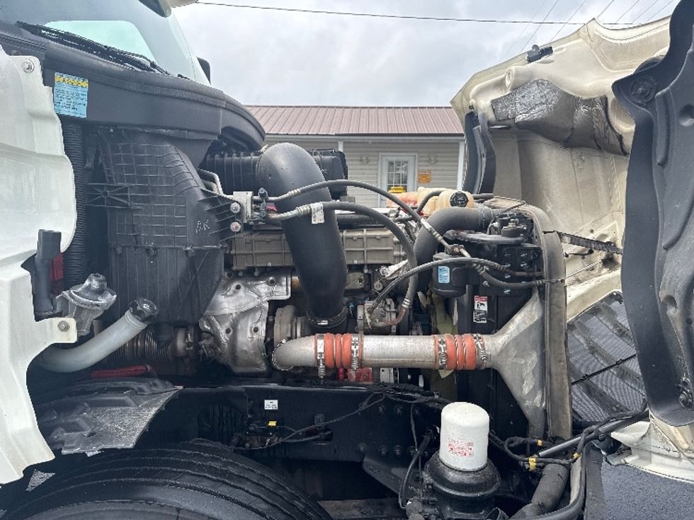 Day Cab Tractor-Heavy Duty Tractors-Freightliner-2019-T12664ST-Concord-NC-552,331\n\t\tmiles-$ 34,500 - Image 10