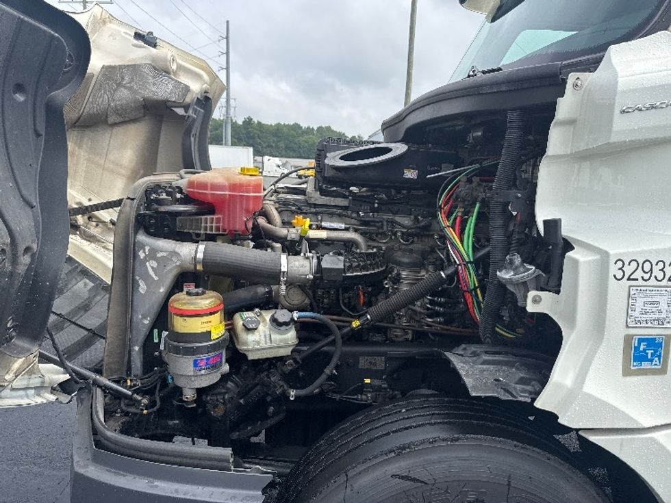 Day Cab Tractor-Heavy Duty Tractors-Freightliner-2019-T12664ST-Concord-NC-552,331\n\t\tmiles-$ 34,500 - Image 11