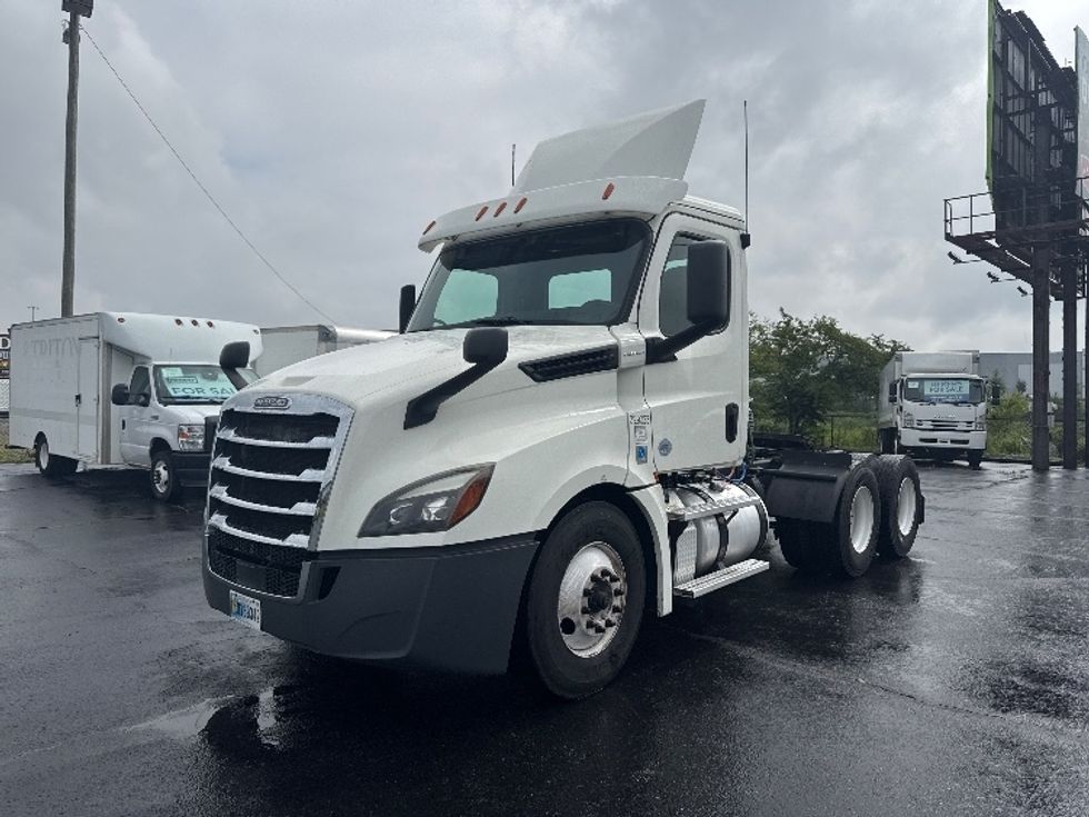 Day Cab Tractor-Heavy Duty Tractors-Freightliner-2019-T12664ST-Concord-NC-552,331\n\t\tmiles-$ 34,500 - Image 2