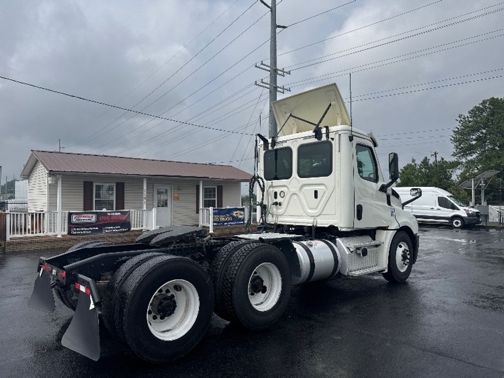 Day Cab Tractor-Heavy Duty Tractors-Freightliner-2019-T12664ST-Concord-NC-552,331\n\t\tmiles-$ 34,500 - Image 4