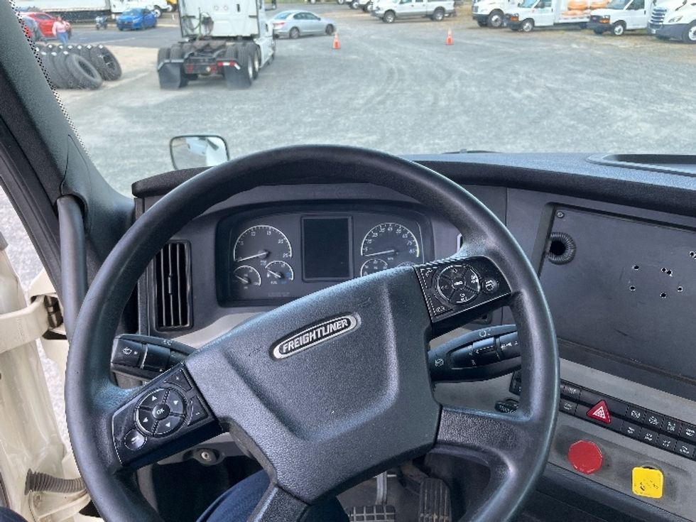 Day Cab Tractor-Heavy Duty Tractors-Freightliner-2019-T12664ST-Concord-NC-644,469\n\t\tmiles-$ 29,250 - Image 11