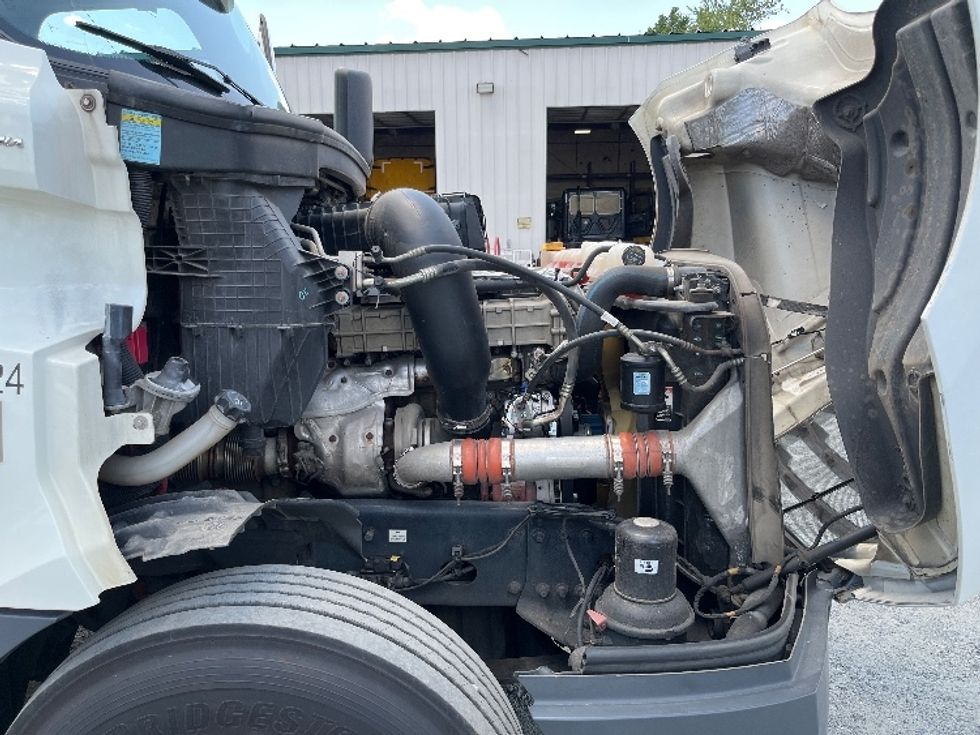 Day Cab Tractor-Heavy Duty Tractors-Freightliner-2019-T12664ST-Concord-NC-644,469\n\t\tmiles-$ 29,250 - Image 15