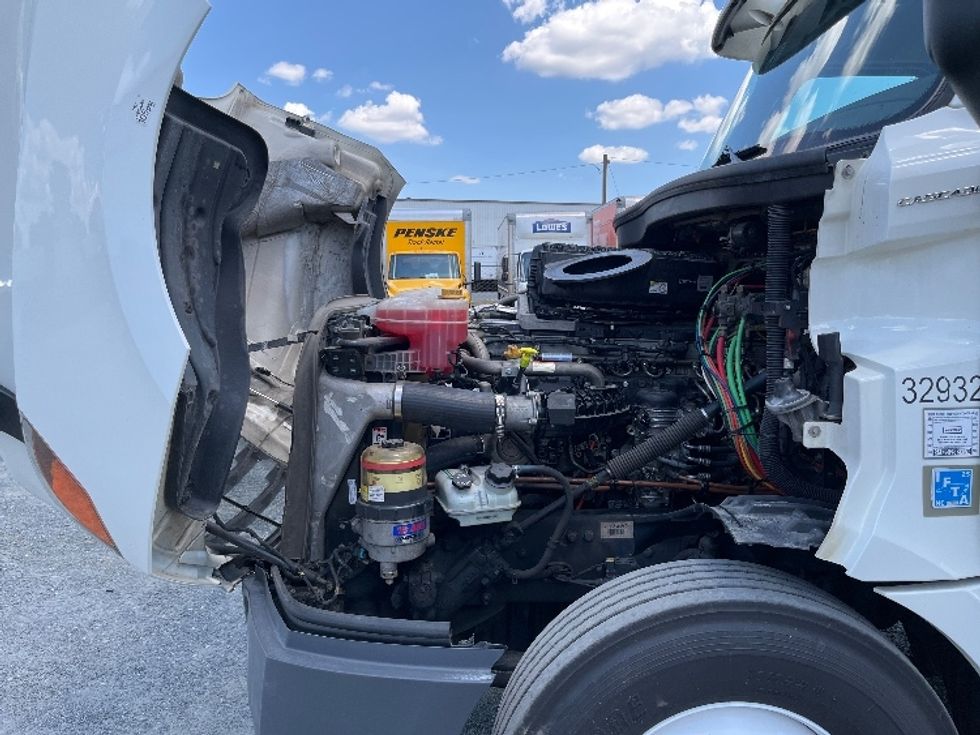 Day Cab Tractor-Heavy Duty Tractors-Freightliner-2019-T12664ST-Concord-NC-644,469\n\t\tmiles-$ 29,250 - Image 16