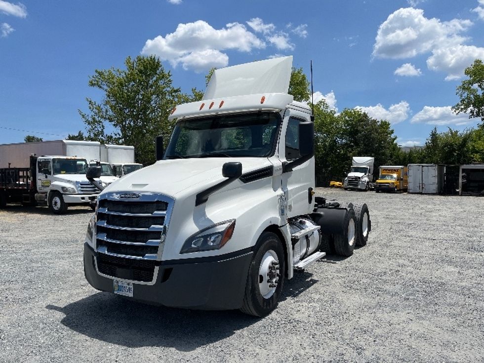 Day Cab Tractor-Heavy Duty Tractors-Freightliner-2019-T12664ST-Concord-NC-644,469\n\t\tmiles-$ 29,250 - Image 3