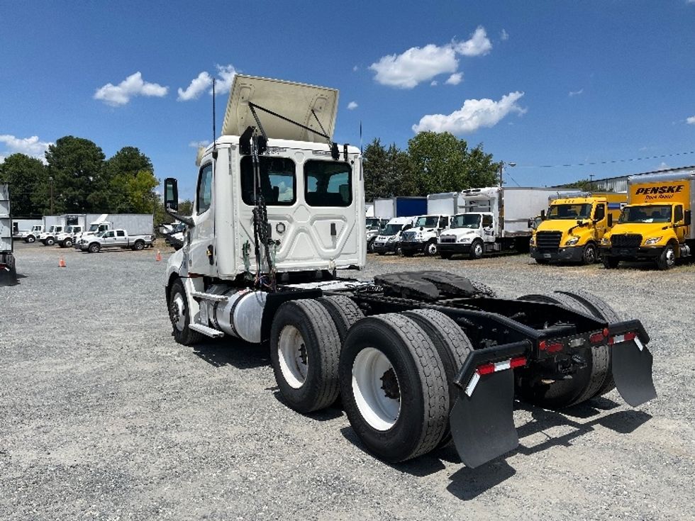 Day Cab Tractor-Heavy Duty Tractors-Freightliner-2019-T12664ST-Concord-NC-644,469\n\t\tmiles-$ 29,250 - Image 5