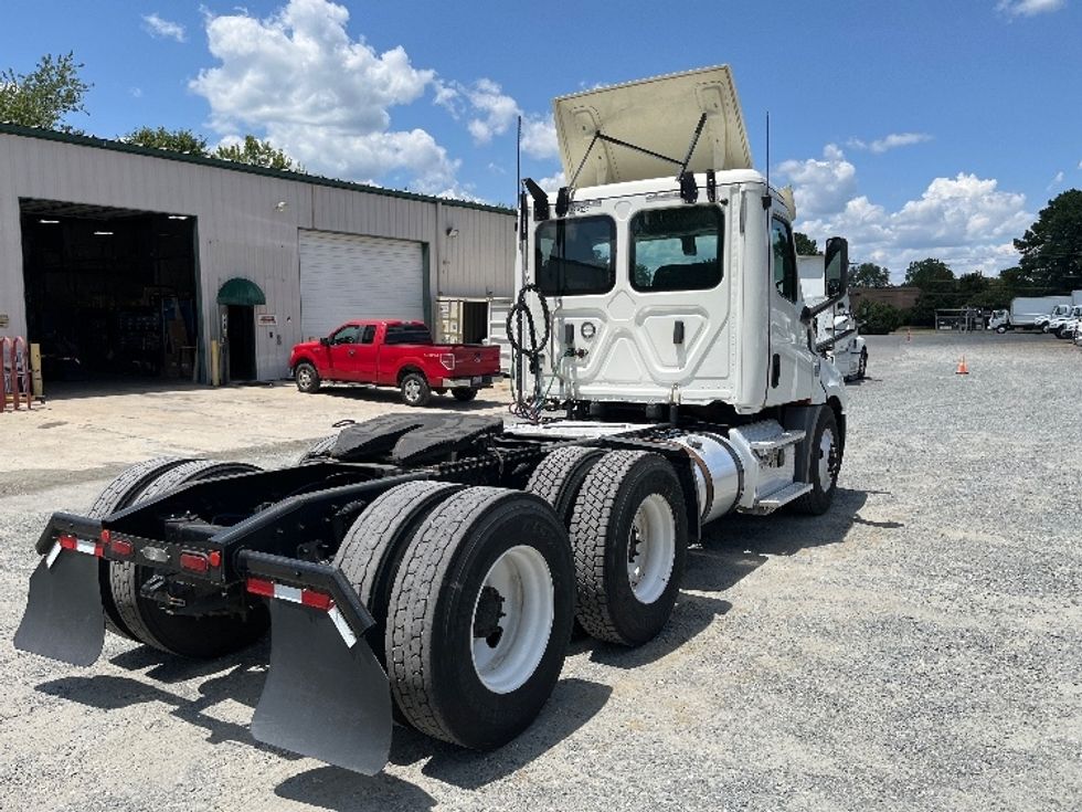 Day Cab Tractor-Heavy Duty Tractors-Freightliner-2019-T12664ST-Concord-NC-644,469\n\t\tmiles-$ 29,250 - Image 7