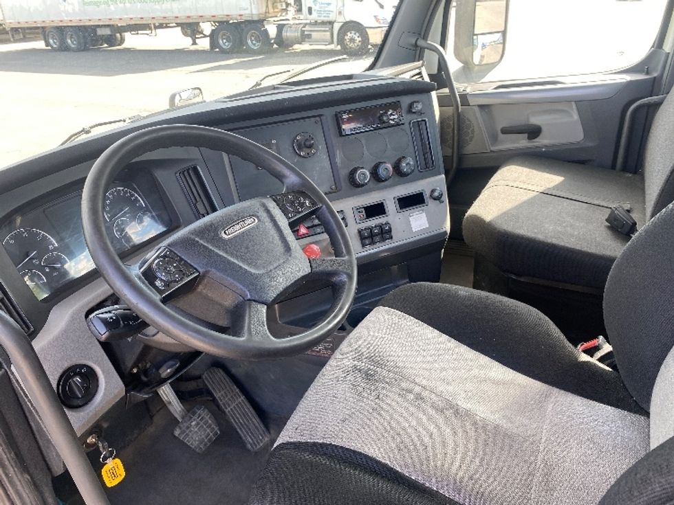 Day Cab Tractor-Heavy Duty Tractors-Freightliner-2019-T12664ST-Conklin-NY-400,179\n\t\tmiles-$ 51,000 - Image 10