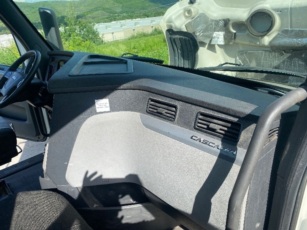 Day Cab Tractor-Heavy Duty Tractors-Freightliner-2019-T12664ST-Conklin-NY-400,179\n\t\tmiles-$ 51,000 - Image 13