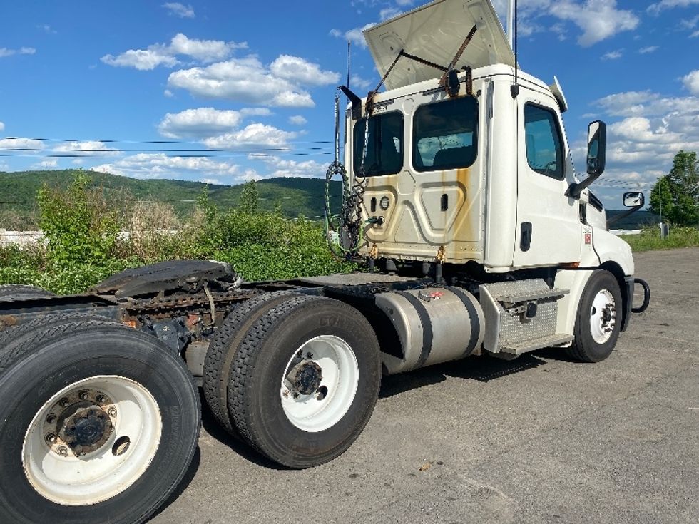 Day Cab Tractor-Heavy Duty Tractors-Freightliner-2019-T12664ST-Conklin-NY-400,179\n\t\tmiles-$ 51,000 - Image 7