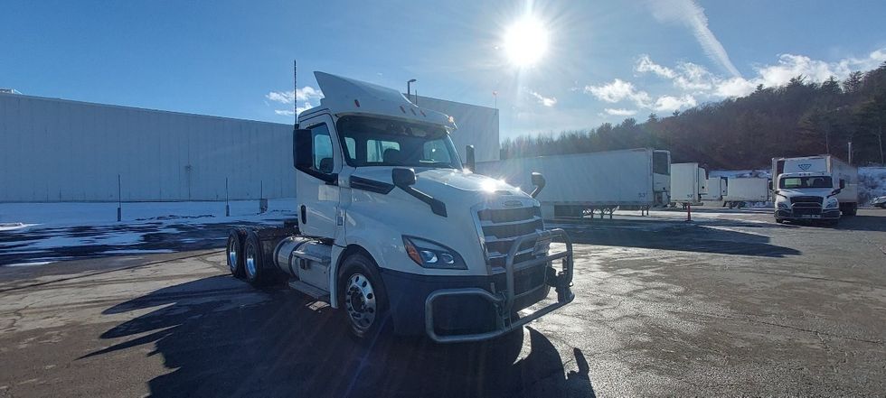 Day Cab Tractor-Heavy Duty Tractors-Freightliner-2019-T12664ST-Conklin-NY-436,388\n\t\tmiles-$ 45,000 - Image 1